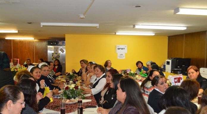 PEMEX agradece a las enfermeras su contribución para brindar una atención médica de primer nivel.