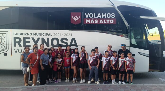 Participa equipo de natación Dragones IMD en Festival de Escuelas de Natación