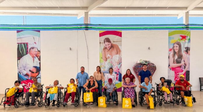 Entrega DIF-Reynosa 10 sillas de ruedas con apoyo de CEDIS OXXO